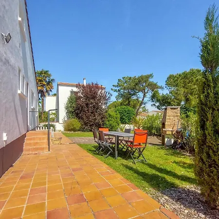 Holiday home Charmante Maison Proche